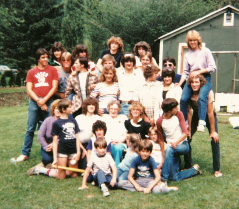 1982-dona_w_grandkids.jpg